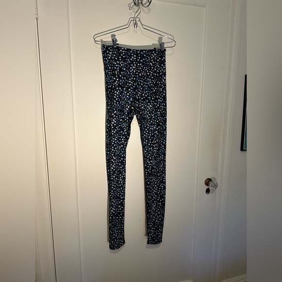 Beyond Yoga - Ankle length leggings in black with blue/white - Size L - Picture 5 of 8